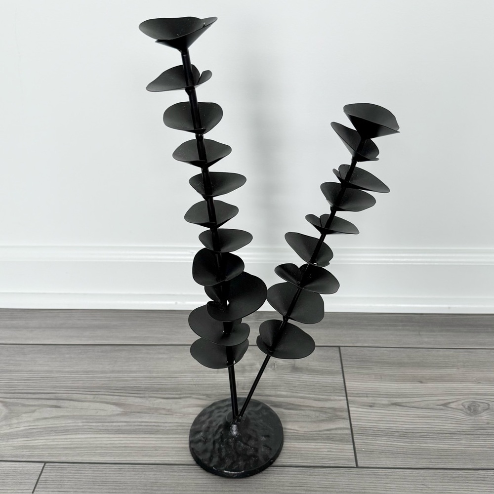 AT HOME metal floral plant sculpture